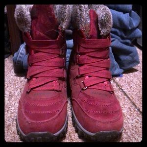 Insulated snow boots